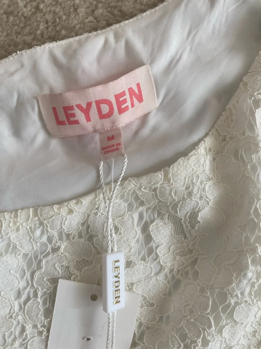 Leyden NWT one should lace ivory medium top - Picture 2 of 6